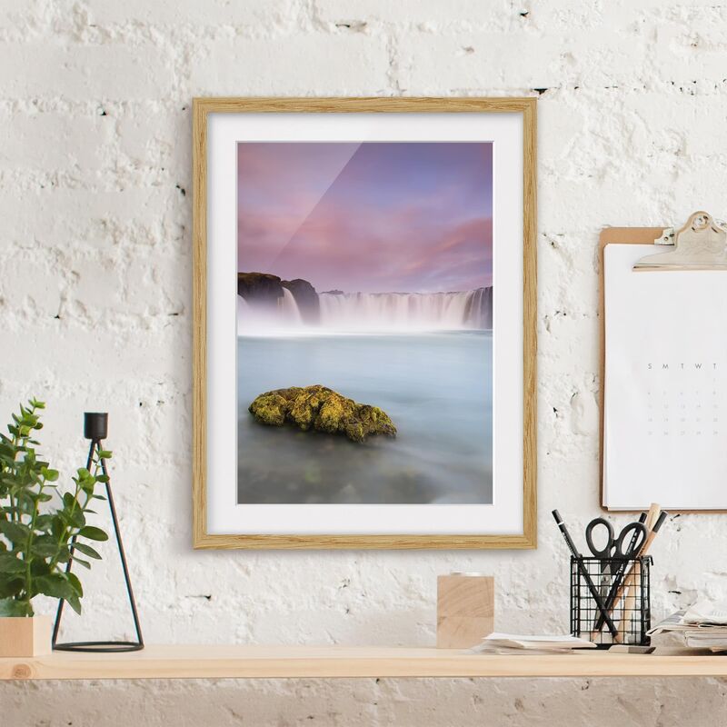 

Póster enmarcado - Goðafoss And The Moon Dimensión LxA: 70cm x 50cm, Marco: Roble