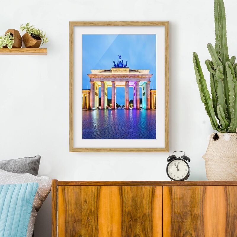 

Póster enmarcado - Illuminated Brandenburg Gate Dimensión LxA: 100cm x 70cm, Marco: Roble