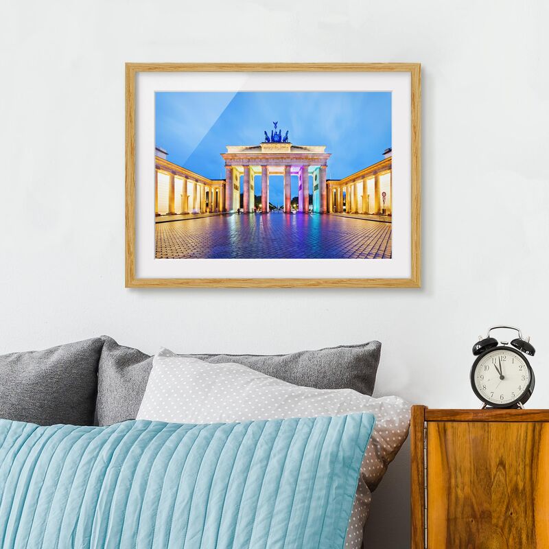 

Póster enmarcado - Illuminated Brandenburg Gate Dimensión LxA: 70cm x 100cm, Marco: Roble