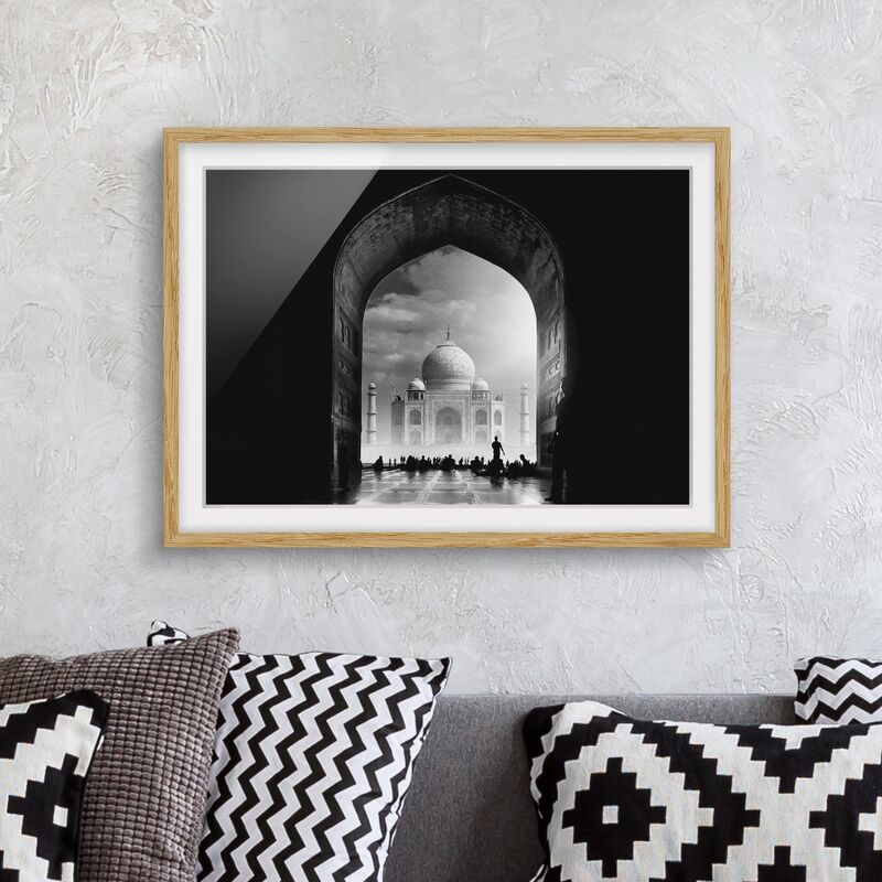 

Póster enmarcado - Il Gateway al Taj Mahal Dimensión LxA: 18cm x 24cm, Marco: Roble
