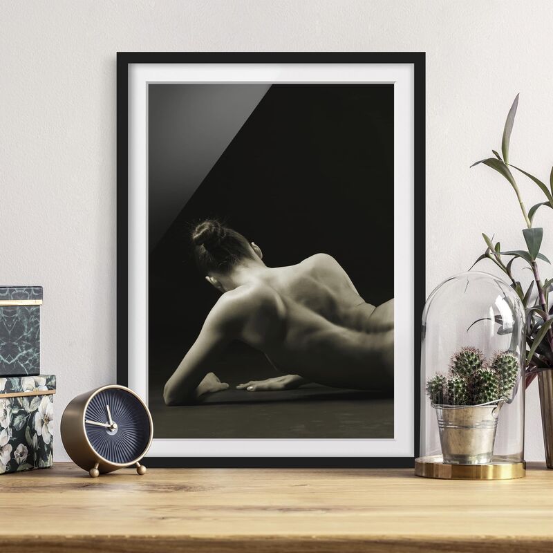 

Póster enmarcado - Lying Woman Dimensión LxA: 24cm x 18cm, Marco: Negro