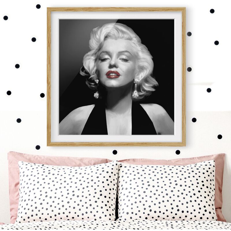 

Póster enmarcado - Marilyn With Red Lips Dimensión LxA: 70cm x 70cm, Marco: Roble