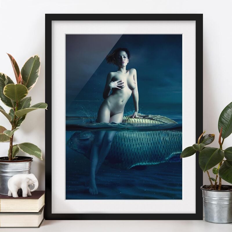 

Póster enmarcado - Nude With Fish Dimensión LxA: 70cm x 50cm, Marco: Negro
