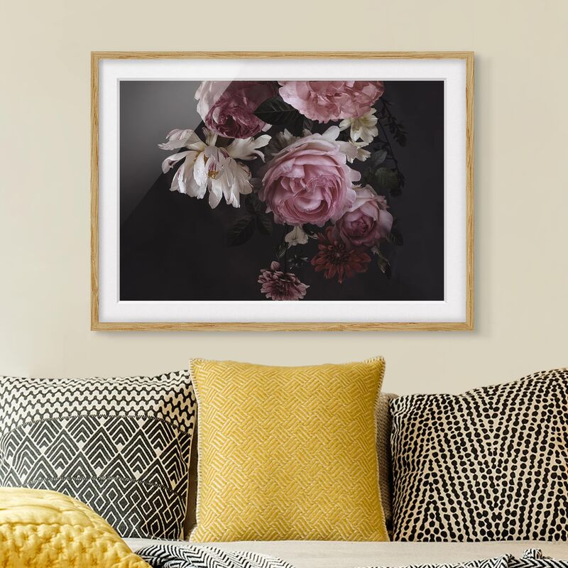 

Póster enmarcado - Pink Flowers On Black Dimensión LxA: 30cm x 40cm, Marco: Roble