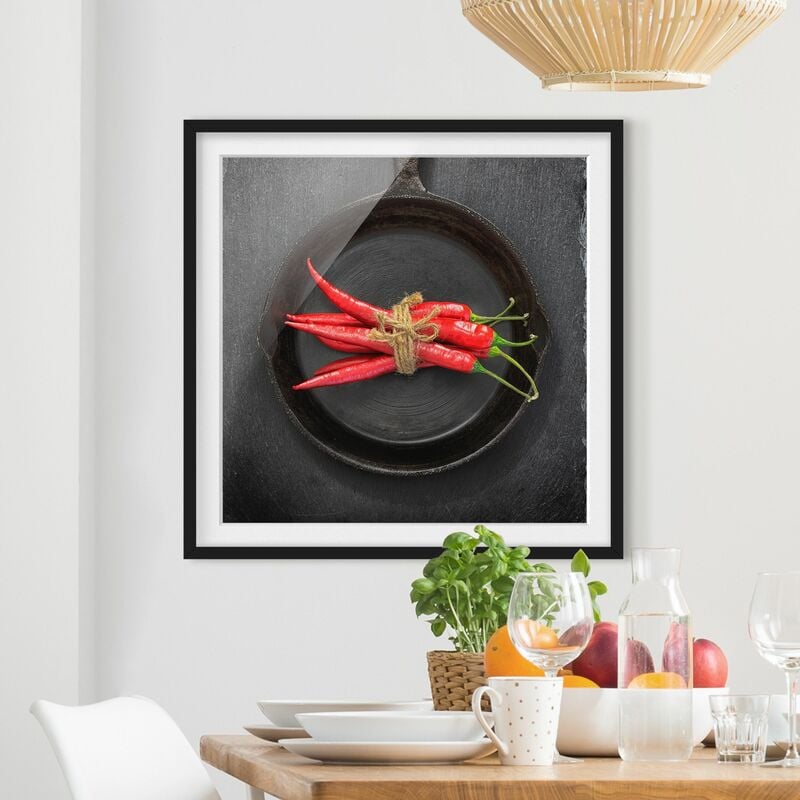 

Póster enmarcado - Red Chili Fasci in padella su Slate Dimensión LxA: 30cm x 30cm, Marco: Negro