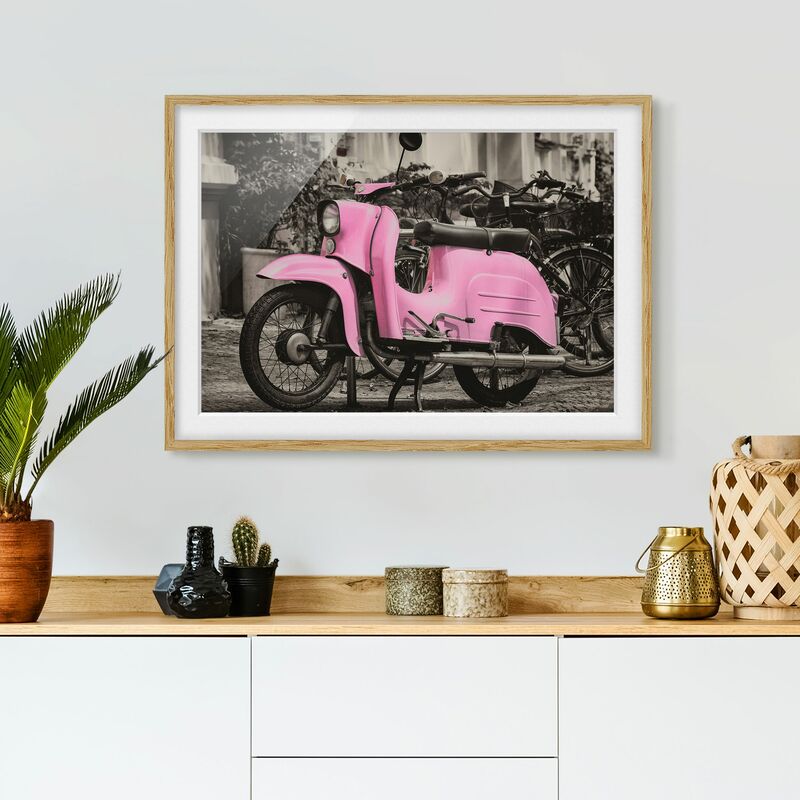 

Póster enmarcado - Rosa Scooter Dimensión LxA: 40cm x 55cm, Marco: Roble