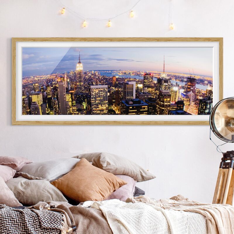 

Póster enmarcado - Skyline Di New York Durante La Notte Dimensión LxA: 30cm x 75cm, Marco: Roble