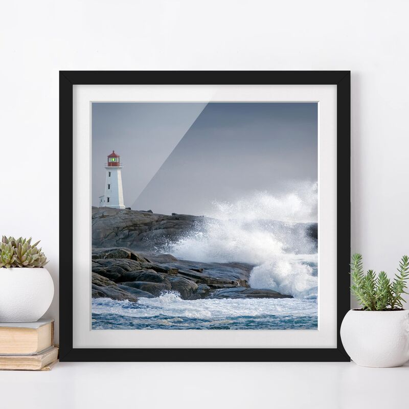 

Póster enmarcado - Storm Waves At The Lighthouse Dimensión LxA: 50cm x 50cm, Marco: Negro