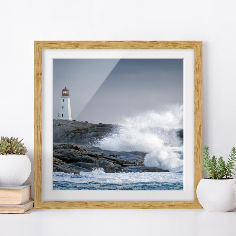 

Póster enmarcado - Storm Waves At The Lighthouse Dimensión LxA: 20cm x 20cm, Marco: Roble