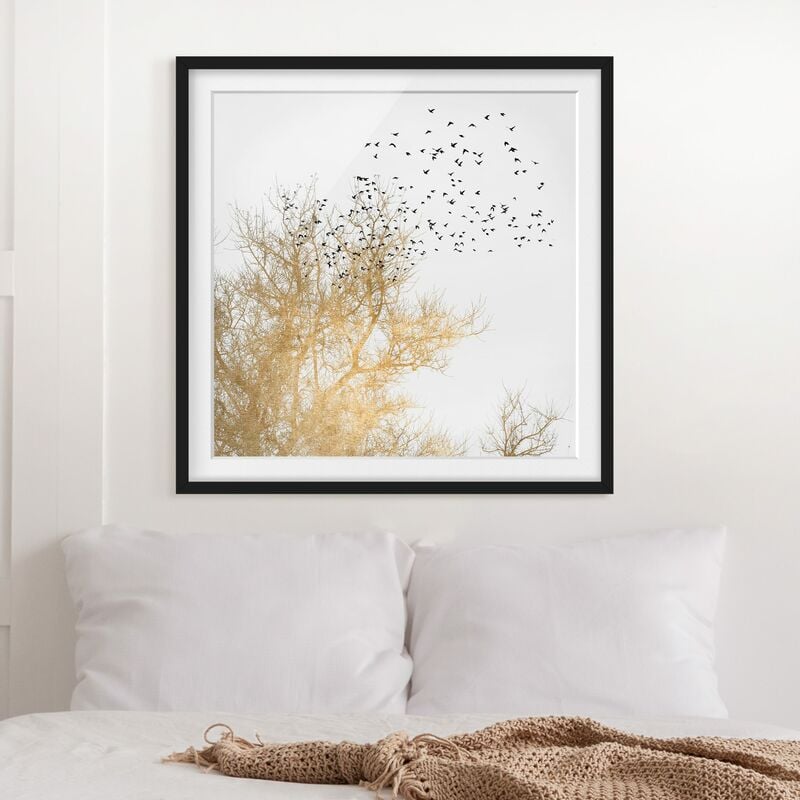 

Póster enmarcado - Stormo di uccelli davanti ad un albero dorato Dimensión LxA: 70cm x 70cm, Marco: Negro