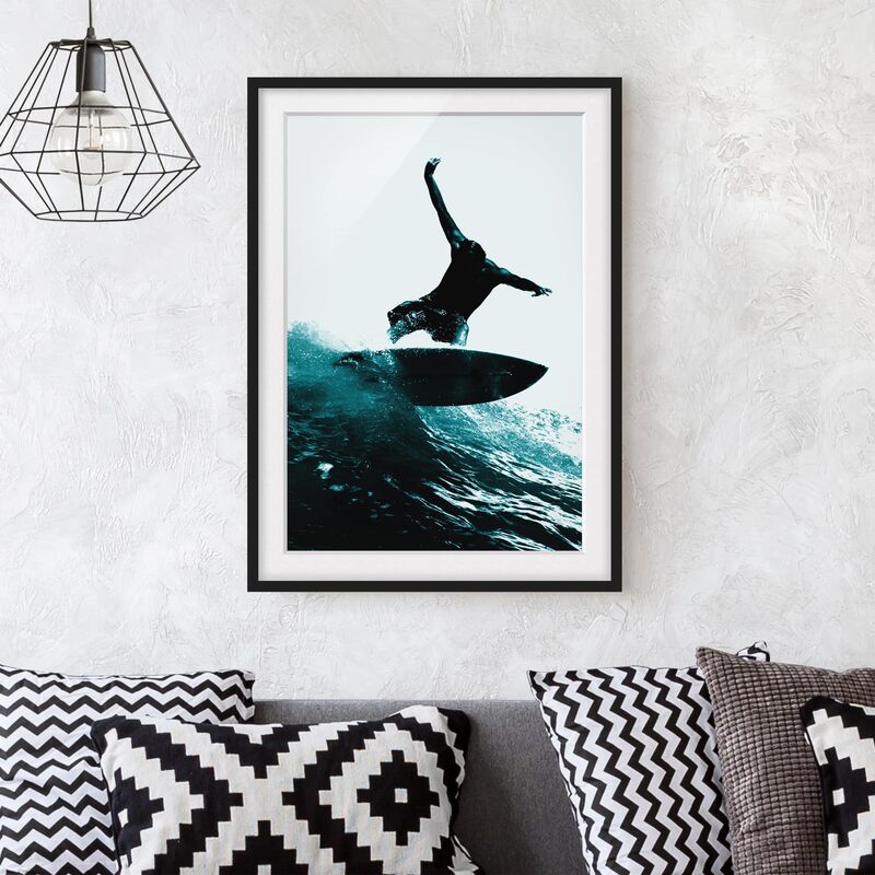 

Póster enmarcado - Surfing Hero Dimensión LxA: 100cm x 70cm, Marco: Negro