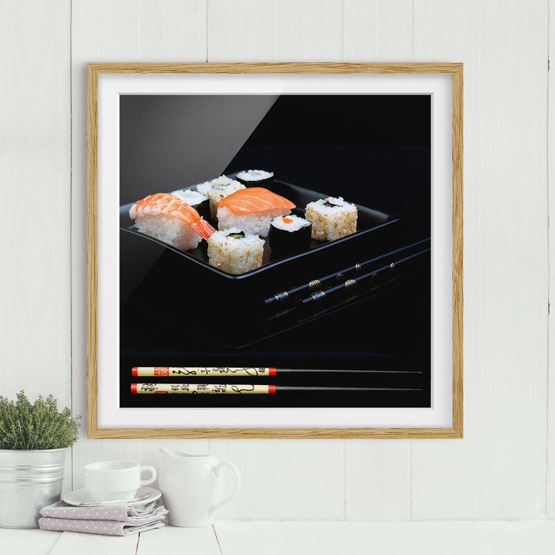 

Póster enmarcado - Sushi piatto con le bacchette nero Dimensión LxA: 70cm x 70cm, Marco: Roble