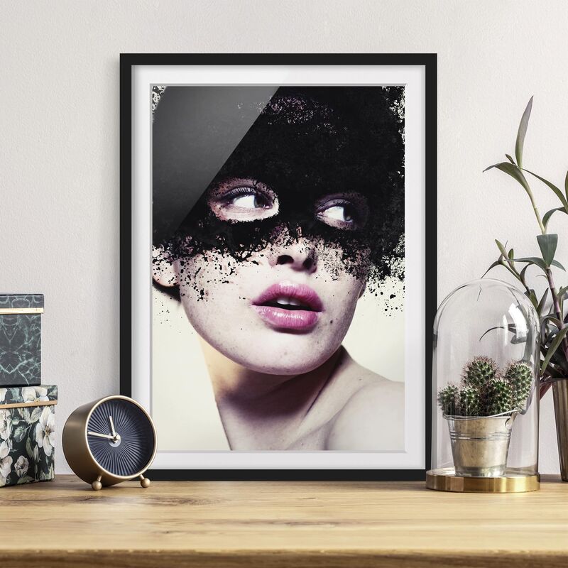 

Póster enmarcado - The Girl With The Black Mask Dimensión LxA: 40cm x 30cm, Marco: Negro