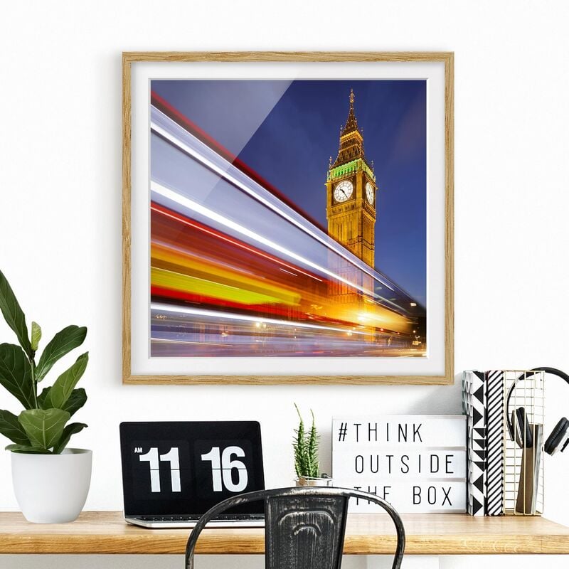 

Póster enmarcado - Traffic In London At Big Ben At Night Dimensión LxA: 50cm x 50cm, Marco: Roble