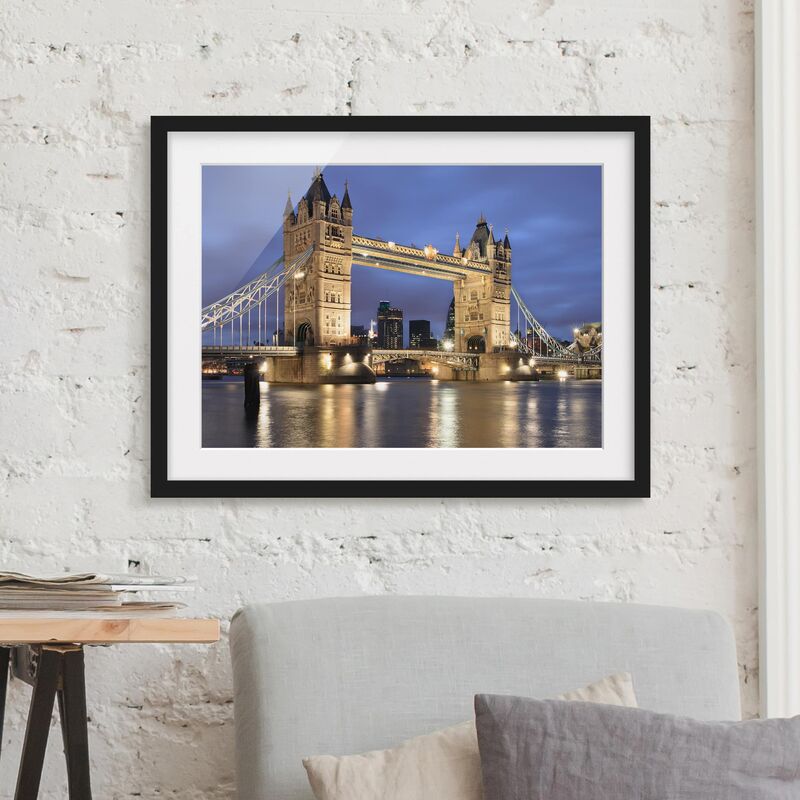 

Póster enmarcado - Tower Bridge At Night Dimensión LxA: 50cm x 70cm, Marco: Negro