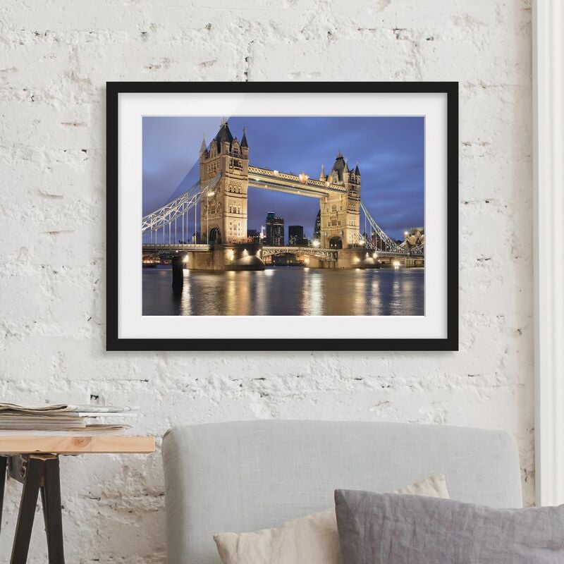 

Póster enmarcado - Tower Bridge At Night Dimensión LxA: 70cm x 100cm, Marco: Negro