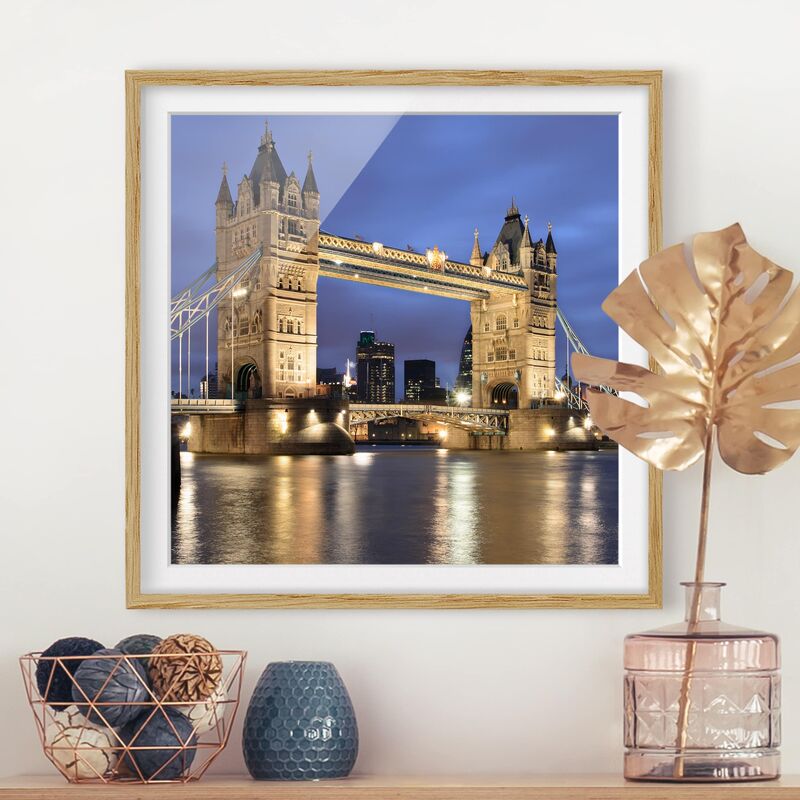 

Póster enmarcado - Tower Bridge At Night Dimensión LxA: 50cm x 50cm, Marco: Roble