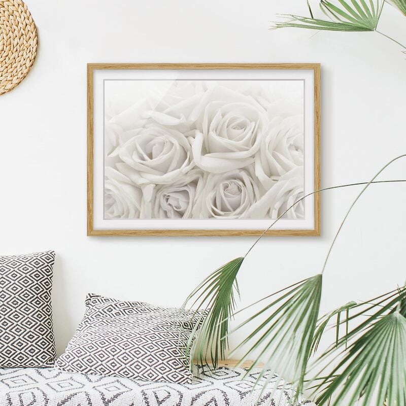 

Póster enmarcado - White Roses Dimensión LxA: 70cm x 100cm, Marco: Roble