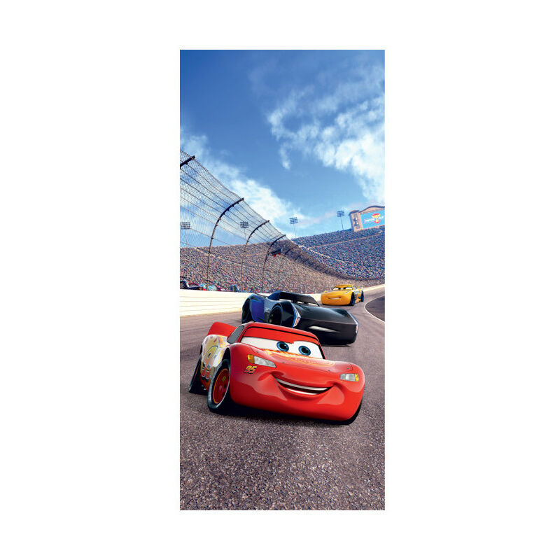 Poster Porte Cars Flash McQueen Cruz Ramirez et Jackson Storm en piste de Disney intisse 90 x 202 cm