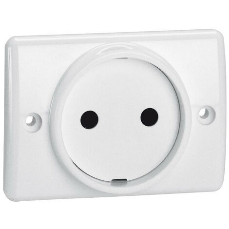 PRISE PLINTHE 2P+T A ENCASTRER LEGRAND 090196