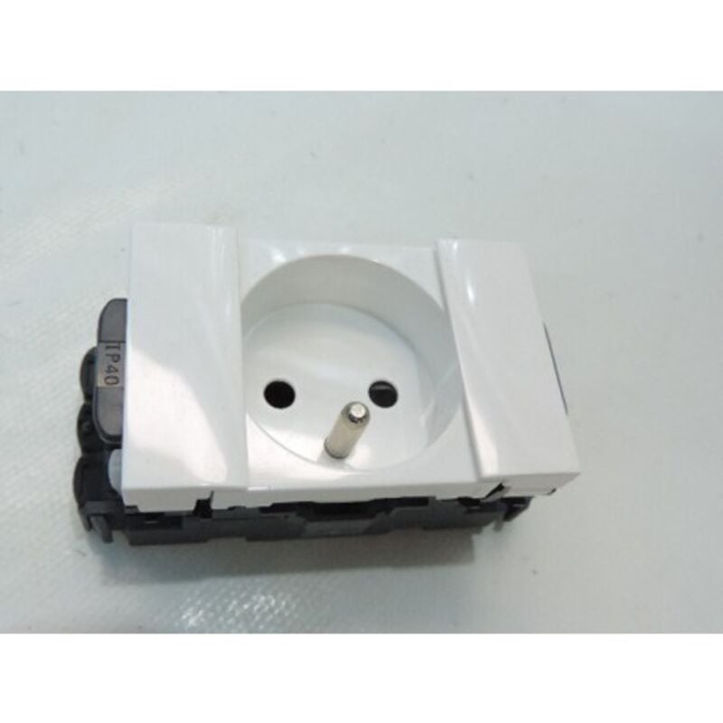 Prise pour goulotte clippage direct Legrand mosaic - 2p+t - 2 mod - blanc
