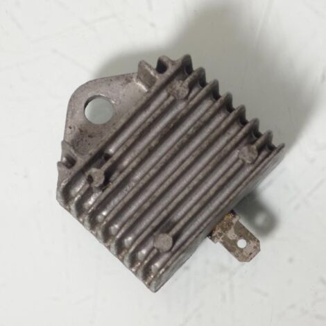 [PRODUIT D'OCCASION] Régulateur de tension origine pour scooter Yamaha 80 Beluga 1982