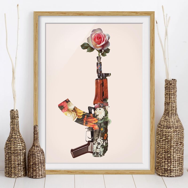 

Póster enmarcado - Arma con Rosa Dimensión LxA: 100cm x 70cm, Marco: Roble