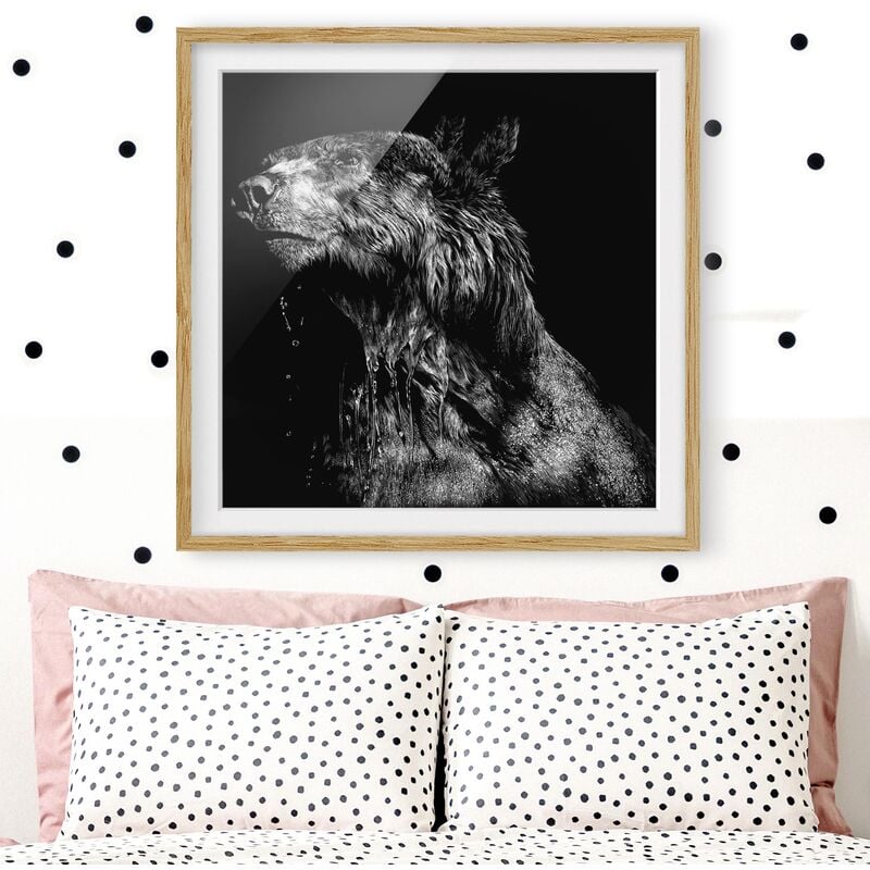 

Póster enmarcado - Bear In The Dark Dimensión LxA: 30cm x 30cm, Marco: Roble