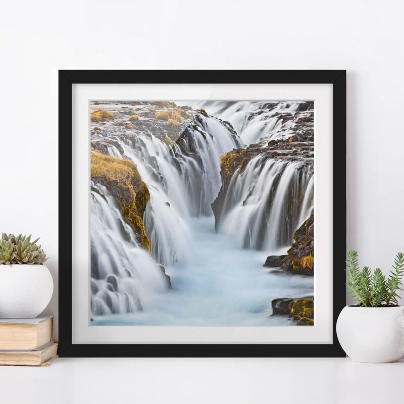 

Póster enmarcado - Brúarfoss Waterfall In Iceland Dimensión LxA: 50cm x 50cm, Marco: Negro