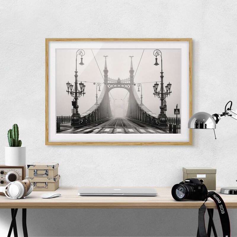 

Póster enmarcado - Bridge In Budapest Dimensión LxA: 18cm x 24cm, Marco: Roble