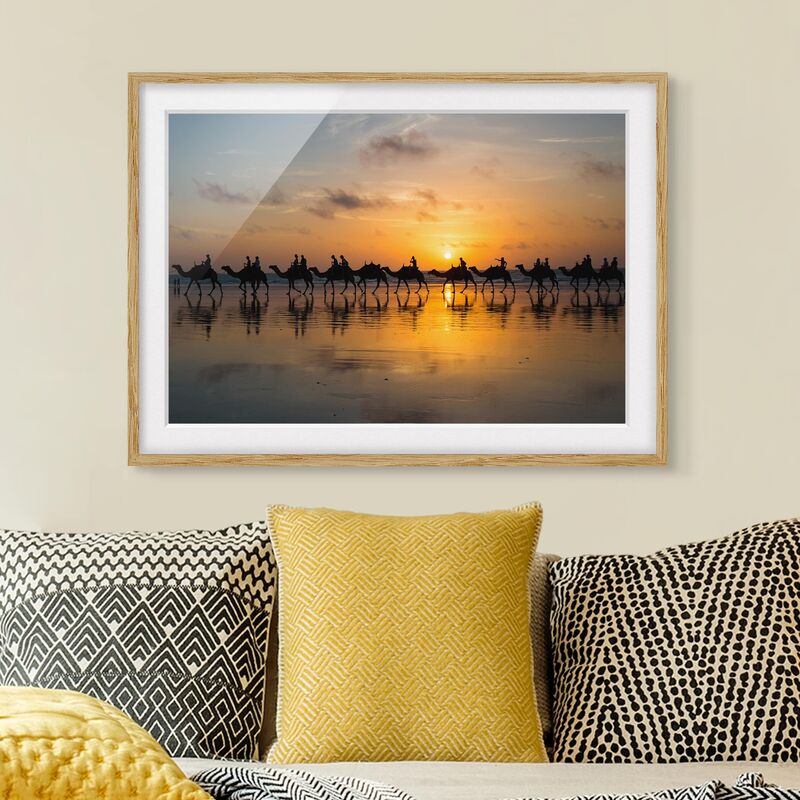 

Póster enmarcado - Camels In Sunset Dimensión LxA: 18cm x 24cm, Marco: Roble