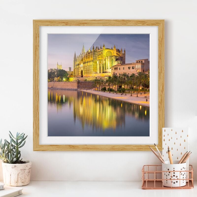 

Póster enmarcado - Catedral De Mallorca Water Reflection Dimensión LxA: 20cm x 20cm, Marco: Roble