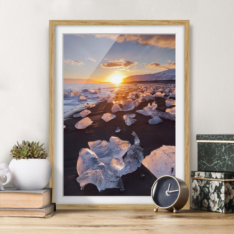 

Póster enmarcado - Chunks Of Ice On The Beach Iceland Dimensión LxA: 55cm x 40cm, Marco: Roble