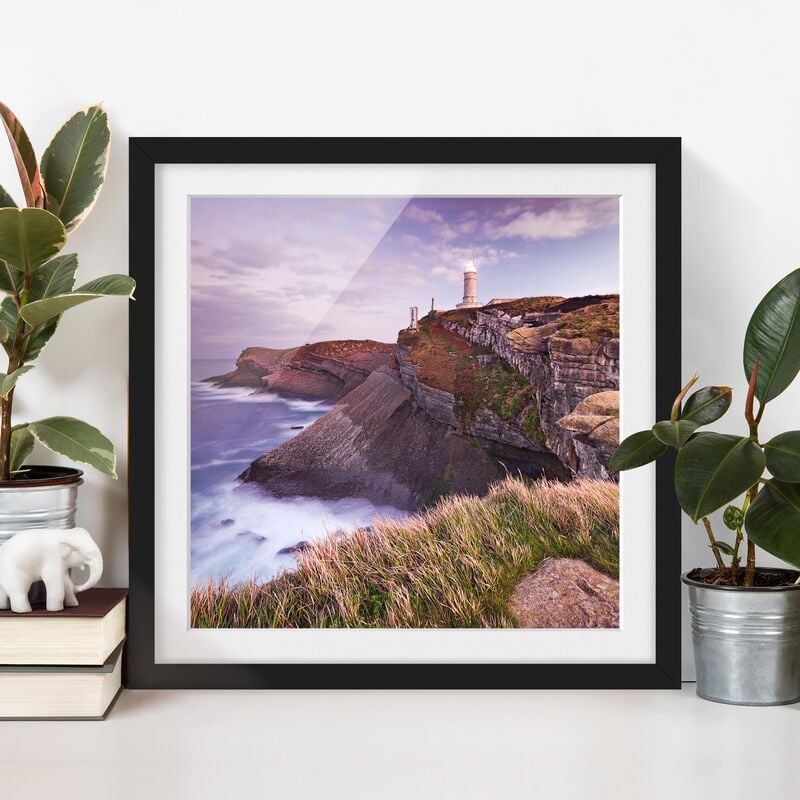 

Póster enmarcado - Cliffs And Lighthouse Dimensión LxA: 70cm x 70cm, Marco: Negro