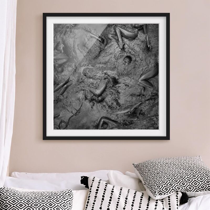 

Póster enmarcado - Disturbing Bath Dimensión LxA: 70cm x 70cm, Marco: Negro