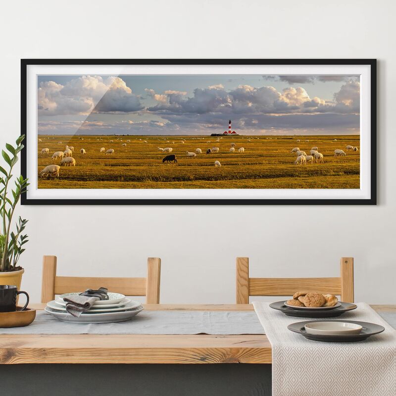 

Póster enmarcado - Faro Mare Del Nord Con Gregge Di Pecore Dimensión LxA: 30cm x 75cm, Marco: Negro