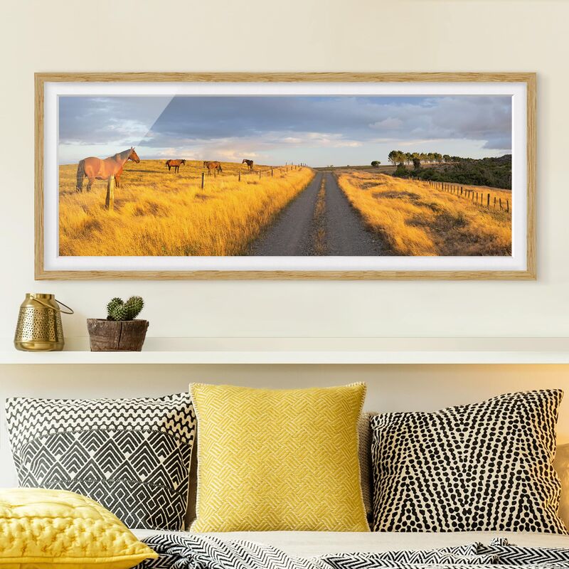 

Póster enmarcado - Feldstraße E Cavallo In Sole Di Sera Dimensión LxA: 50cm x 130cm, Marco: Roble