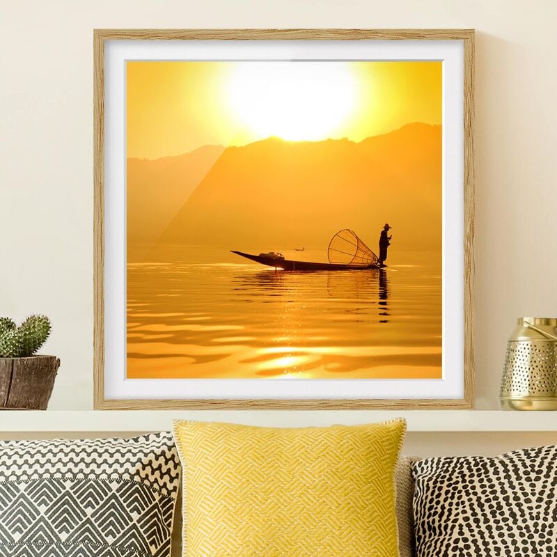 

Póster enmarcado - Fisherman In Sunrise Dimensión LxA: 70cm x 70cm, Marco: Roble