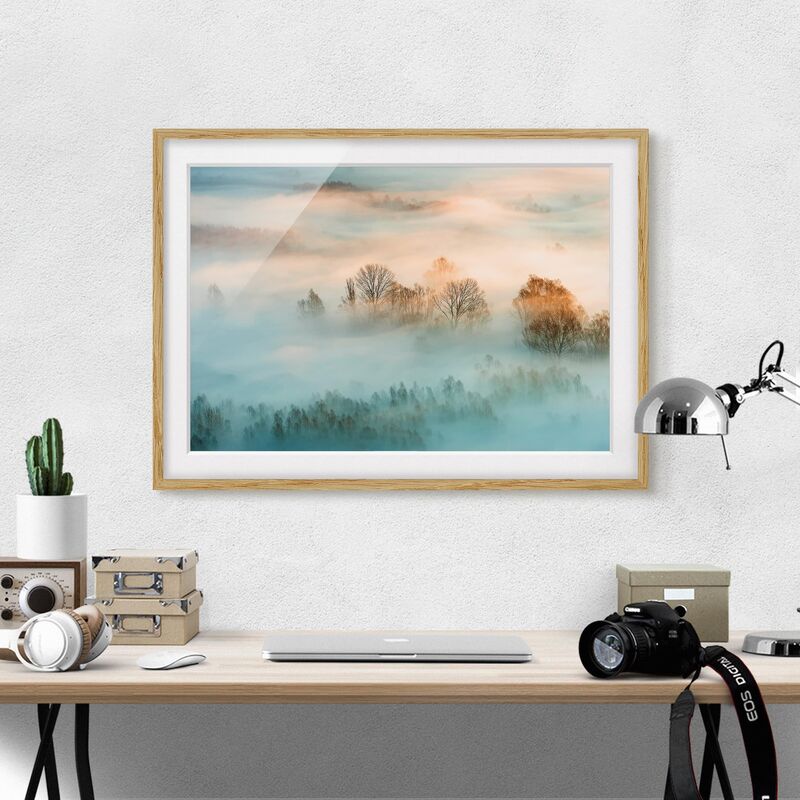 

Póster enmarcado - Fog At Sunrise Dimensión LxA: 18cm x 24cm, Marco: Roble
