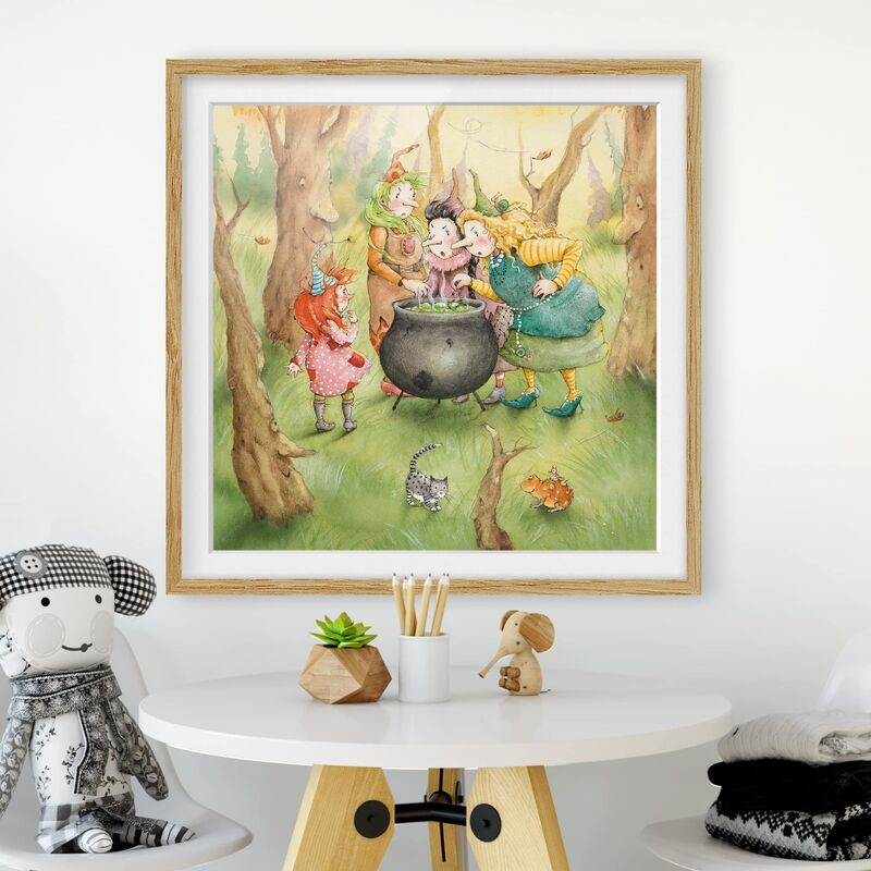 

Póster enmarcado - Frida At The Witches Meeting Dimensión LxA: 70cm x 70cm, Marco: Roble