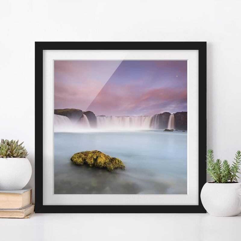 

Póster enmarcado - Goafoss And The Moon Dimensión LxA: 70cm x 70cm, Marco: Negro