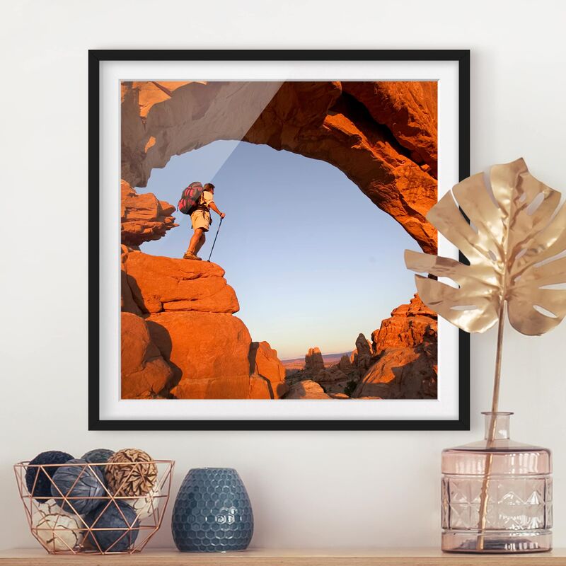 

Póster enmarcado - Hike Through The Canyon Dimensión LxA: 70cm x 70cm, Marco: Negro