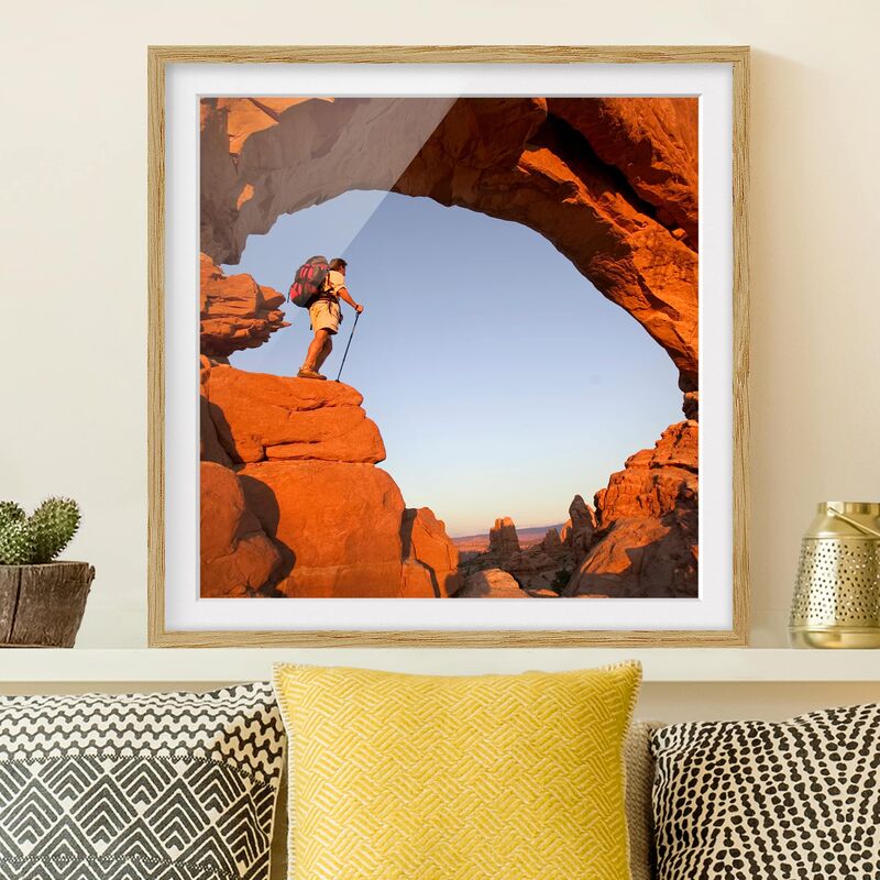 

Póster enmarcado - Hike Through The Canyon Dimensión LxA: 20cm x 20cm, Marco: Roble