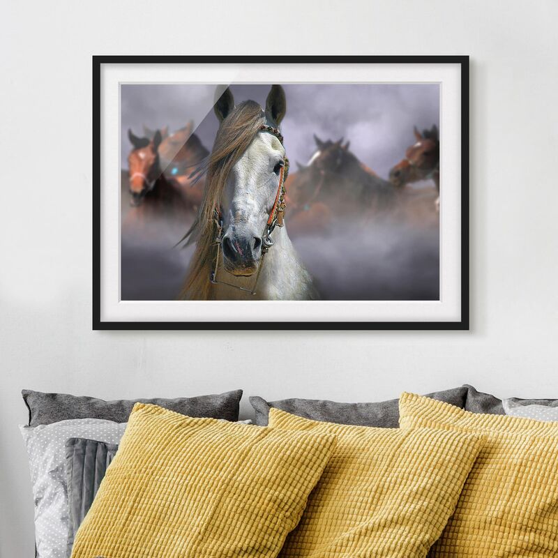 

Póster enmarcado - Horses In The Dust Dimensión LxA: 18cm x 24cm, Marco: Negro