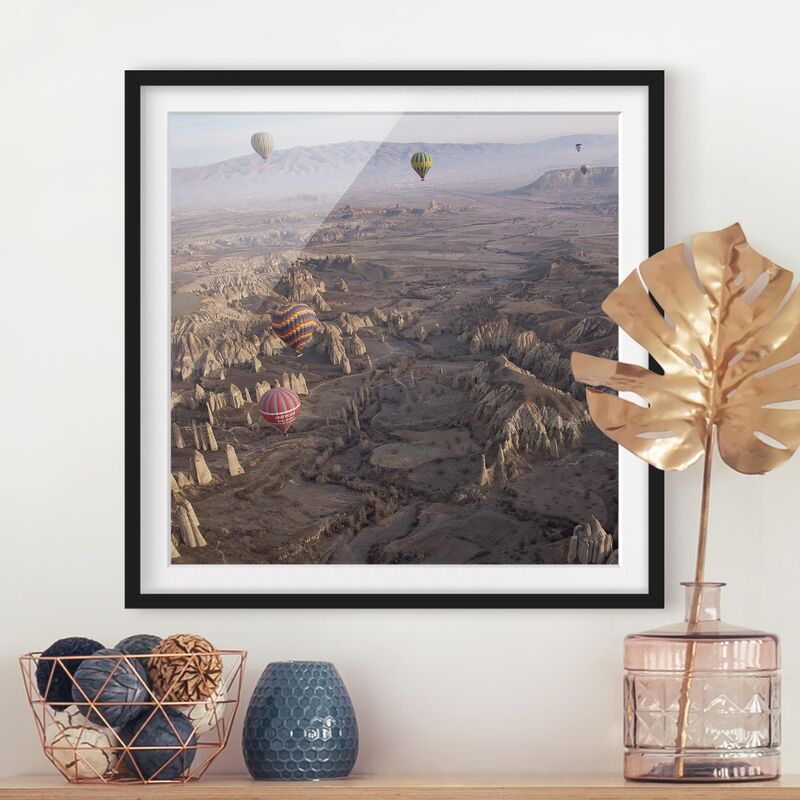 

Póster enmarcado - Hot Air Balloons Over Anatolia Dimensión LxA: 70cm x 70cm, Marco: Negro