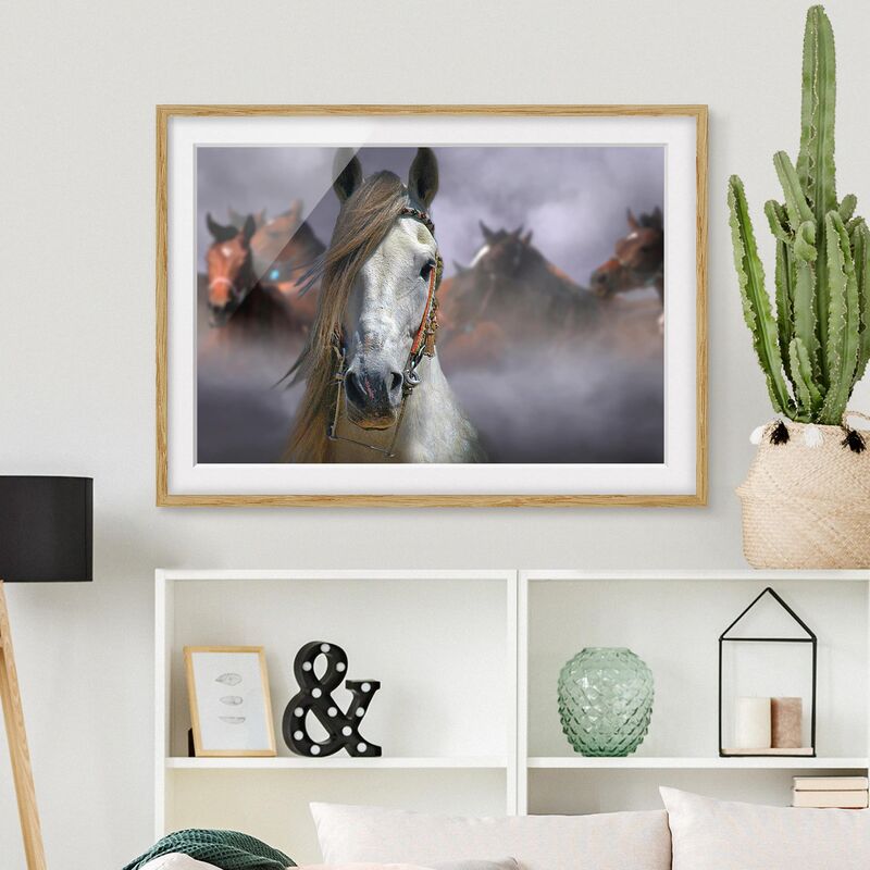 

Póster enmarcado - Horses In The Dust Dimensión LxA: 40cm x 55cm, Marco: Roble