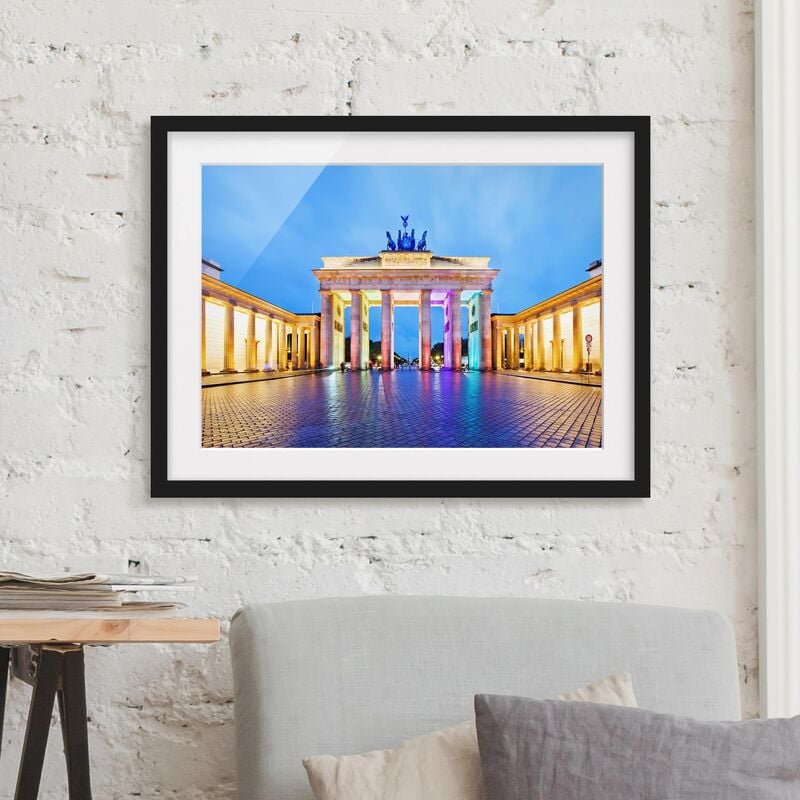 

Póster enmarcado - Illuminated Brandenburg Gate Dimensión LxA: 30cm x 40cm, Marco: Negro