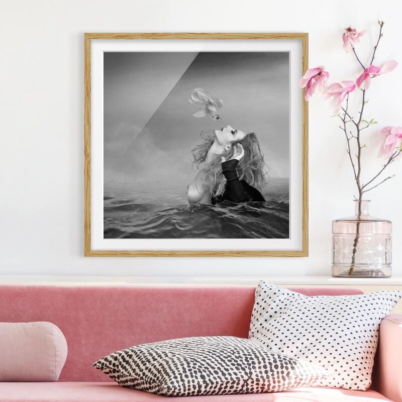 

Póster enmarcado - Kiss Of A Goldfish II Dimensión LxA: 70cm x 70cm, Marco: Roble
