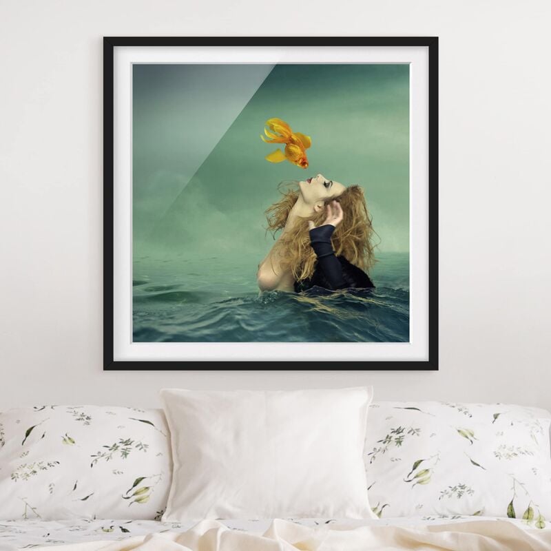 

Póster enmarcado - Kiss Of A Goldfish Dimensión LxA: 70cm x 70cm, Marco: Negro