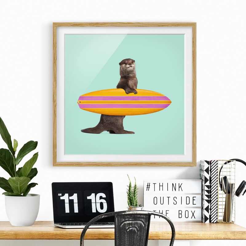 

Póster enmarcado - Lontra con il surf Dimensión LxA: 70cm x 70cm, Marco: Roble